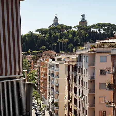 Guesthost - Cozy With Vatican View Balcony Roma